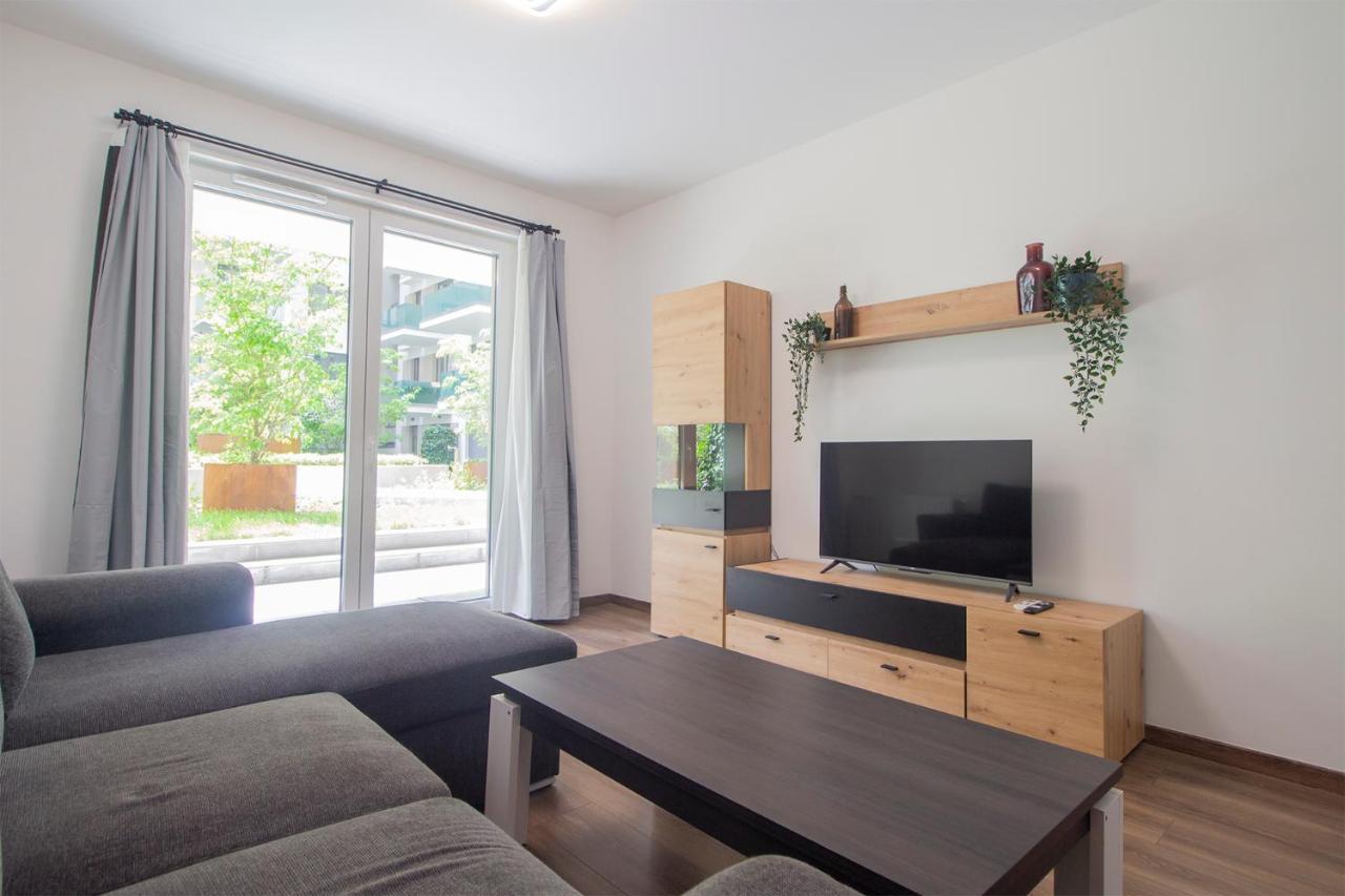 Corvin Modern Two Bedroom Apartment Free Parking Budapest Esterno foto