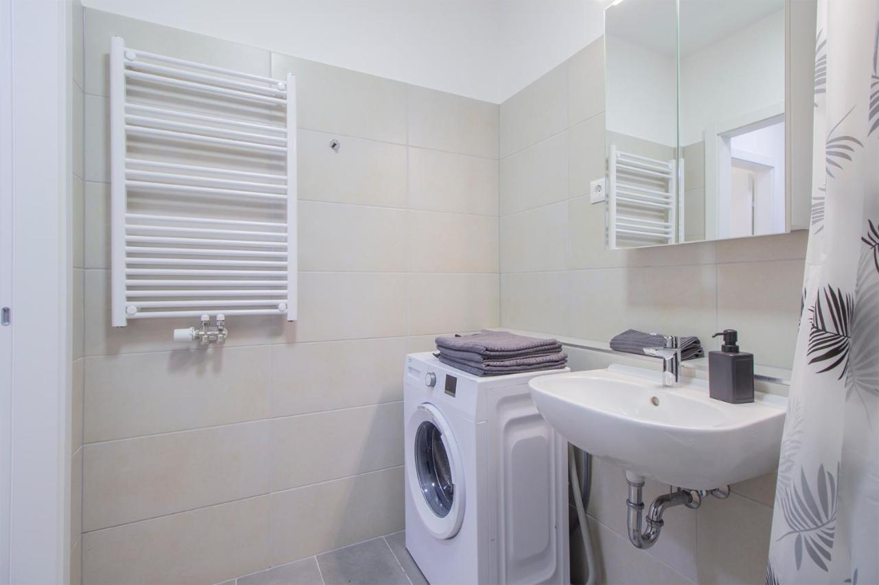 Corvin Modern Two Bedroom Apartment Free Parking Budapest Esterno foto