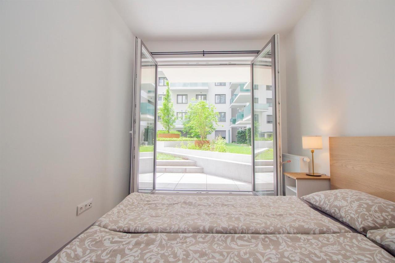 Corvin Modern Two Bedroom Apartment Free Parking Budapest Esterno foto