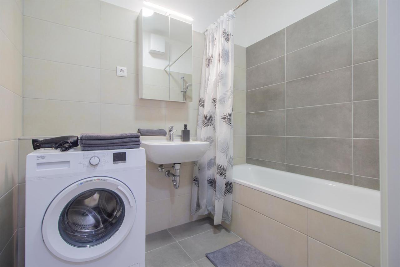 Corvin Modern Two Bedroom Apartment Free Parking Budapest Esterno foto